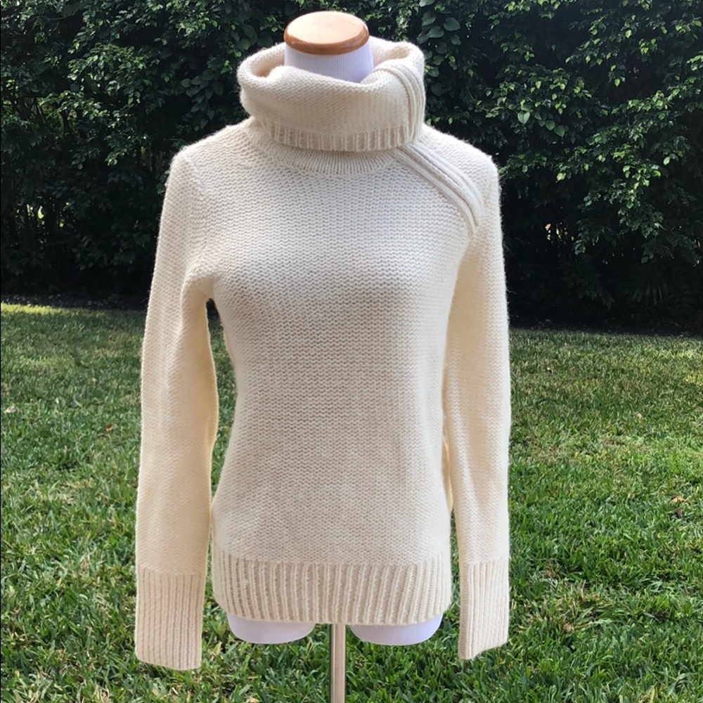 Banana Republic chunky knit side zip sweater